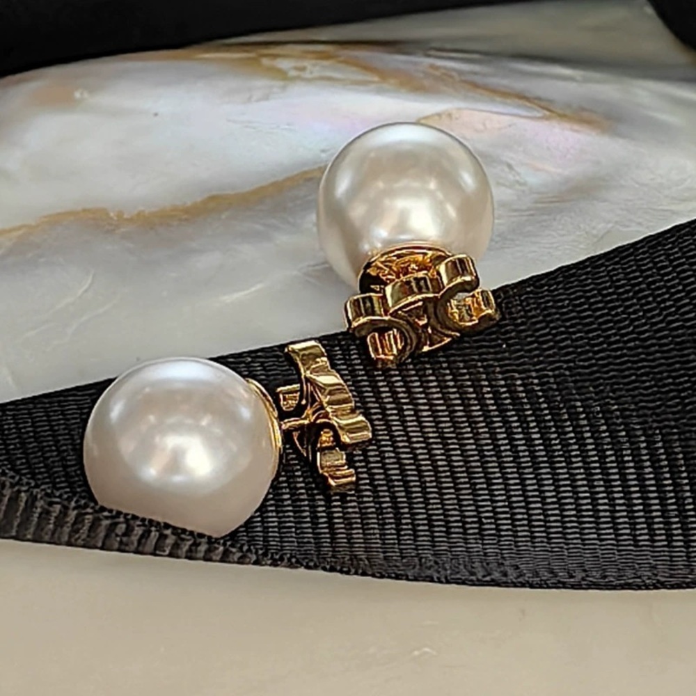 Elegant Gold and White Pearl Earrings